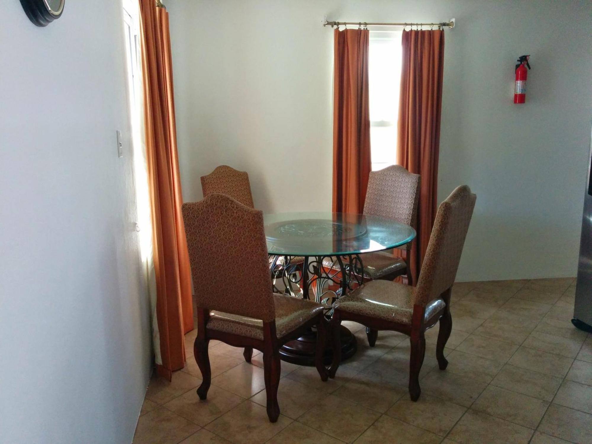 Windsong Guest Apartments Pembroke Esterno foto