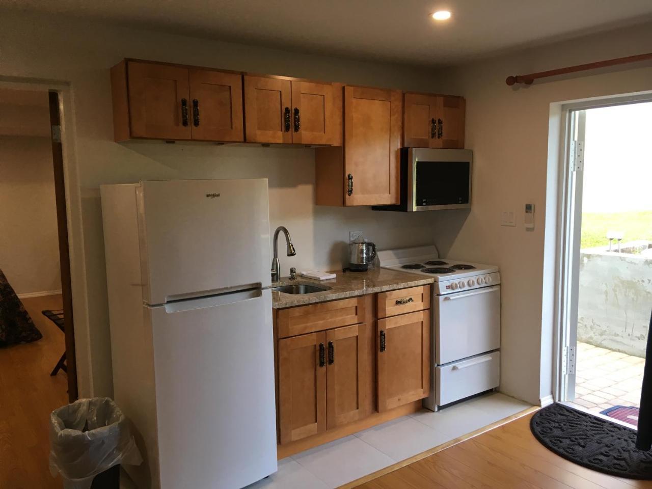Windsong Guest Apartments Pembroke Esterno foto