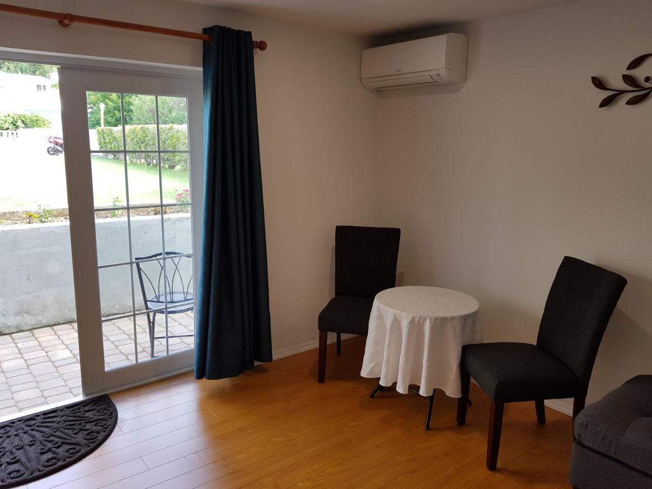 Windsong Guest Apartments Pembroke Esterno foto