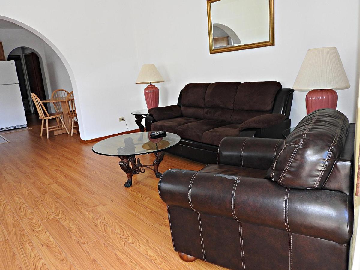 Windsong Guest Apartments Pembroke Esterno foto