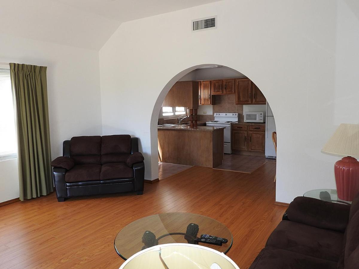 Windsong Guest Apartments Pembroke Esterno foto